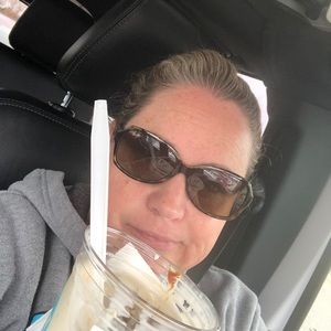 Meet your Posher, Leslie